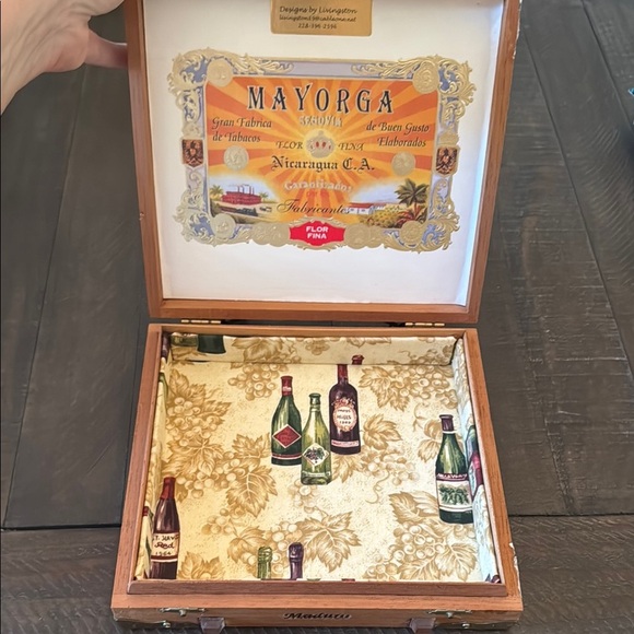 Vintage Mayorga Wooden cigar Box purse with Brass Accents - Picture 6 of 7